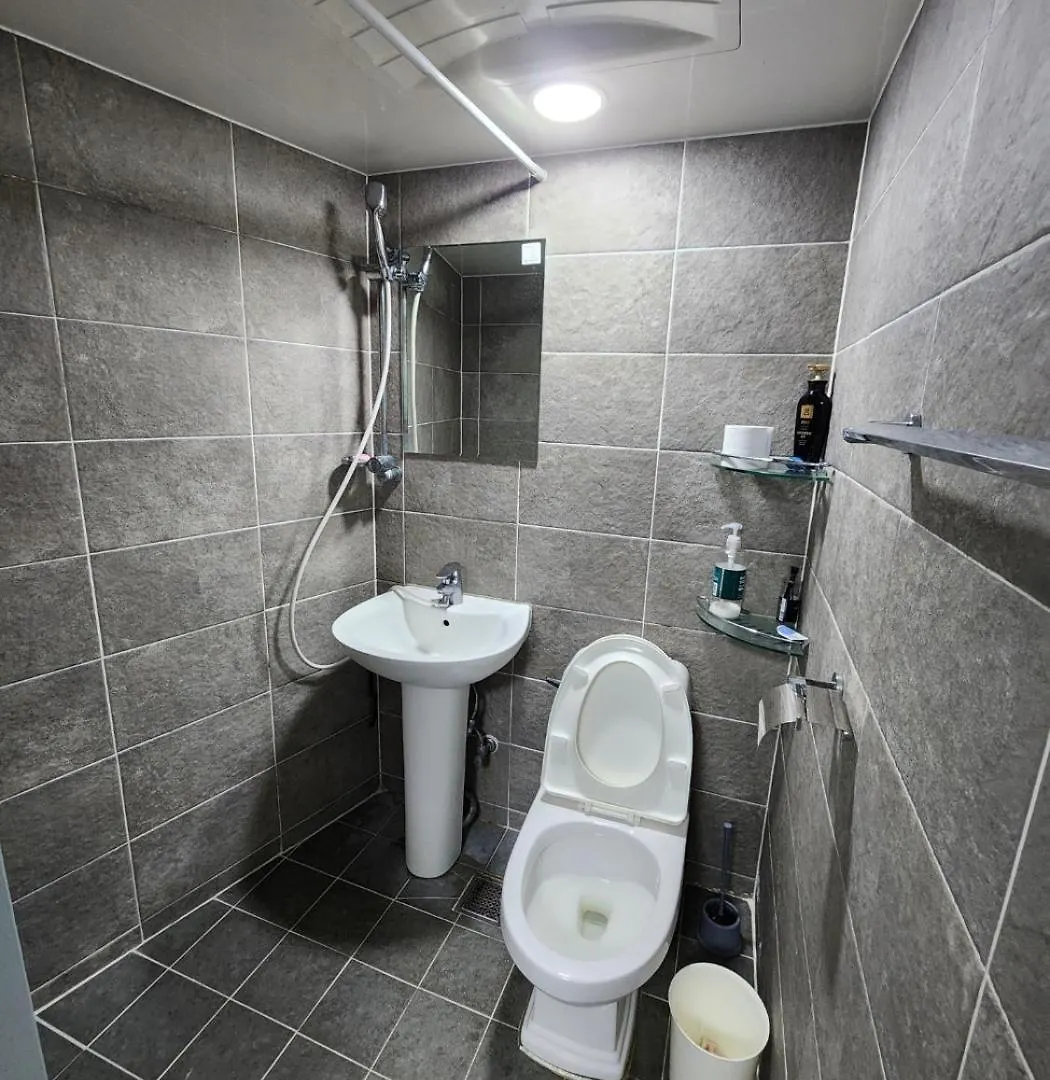 Beach Stay Guesthouse بوسان 0*,